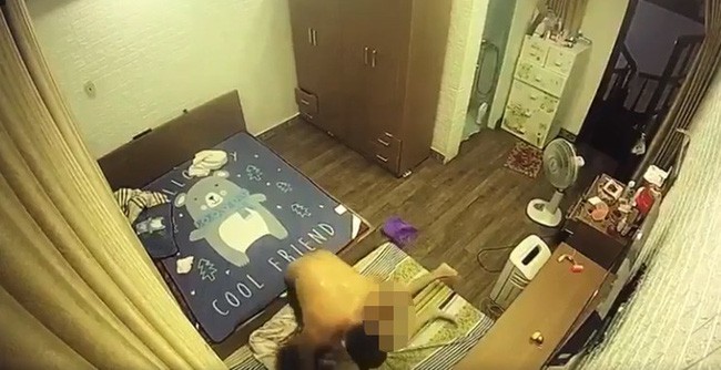 Chồng hờ lột đồ vợ, ghì chặt đầu xuống sàn nhà rồi đánh đập trước mặt người giúp việc và con nhỏ - Ảnh 1. Chồng hờ lột đồ vợ, ghì chặt đầu xuống sàn nhà rồi đánh đập trước mặt người giúp việc và con nhỏ - Ảnh 1.