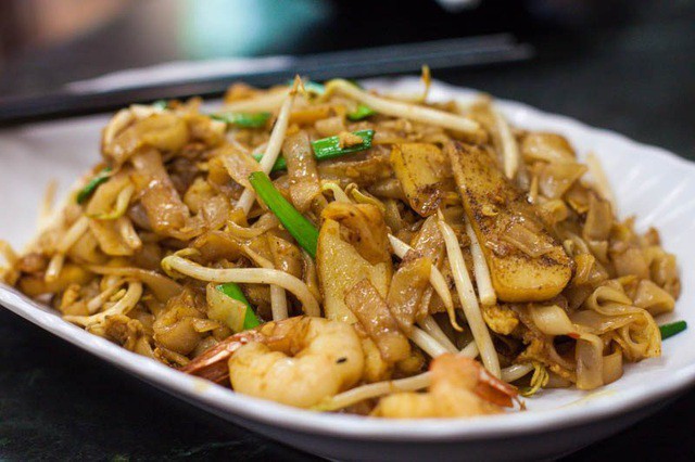 Cựu tiếp viên hàng không bán đồ ăn hút khách nườm nượp vì... đẹp trai - Ảnh 3. Cựu tiếp viên hàng không bán đồ ăn hút khách nườm nượp vì... đẹp trai - Ảnh 3.