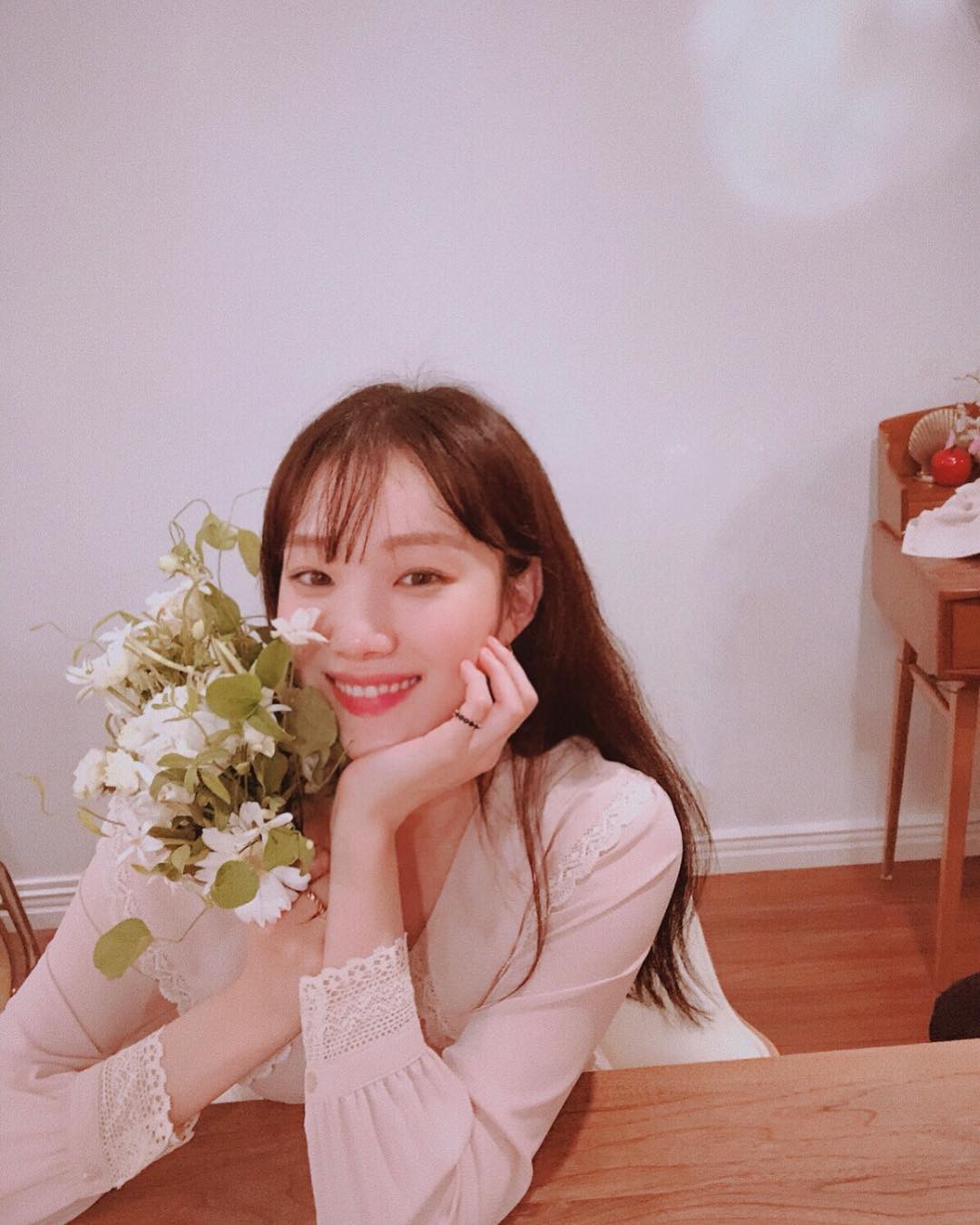 Để c&aacute;c sao H&agrave;n chỉ cho chị em 3 kiểu t&oacute;c m&aacute;i gi&uacute;p gương mặt nhỏ nhắn, thanh tho&aacute;t hơn bội phần - Ảnh 5.