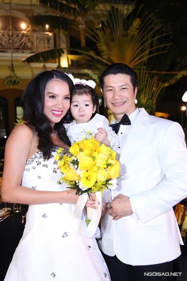 Những cặp đôi showbiz Việt có con rồi mới làm đám cưới - Ảnh 13.