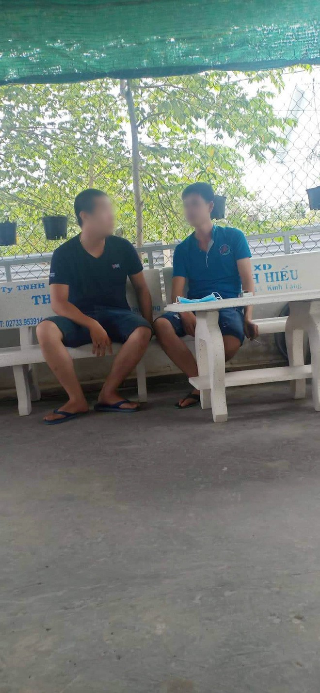 Nam thanh niên đến nhà xin lỗi ông bố say xỉn tát con nhỏ sau khi cùng dân mạng kéo đến dạy bảo trút giận - Ảnh 5. Nam thanh niên đến nhà xin lỗi ông bố say xỉn tát con nhỏ sau khi cùng dân mạng kéo đến dạy bảo trút giận - Ảnh 5.