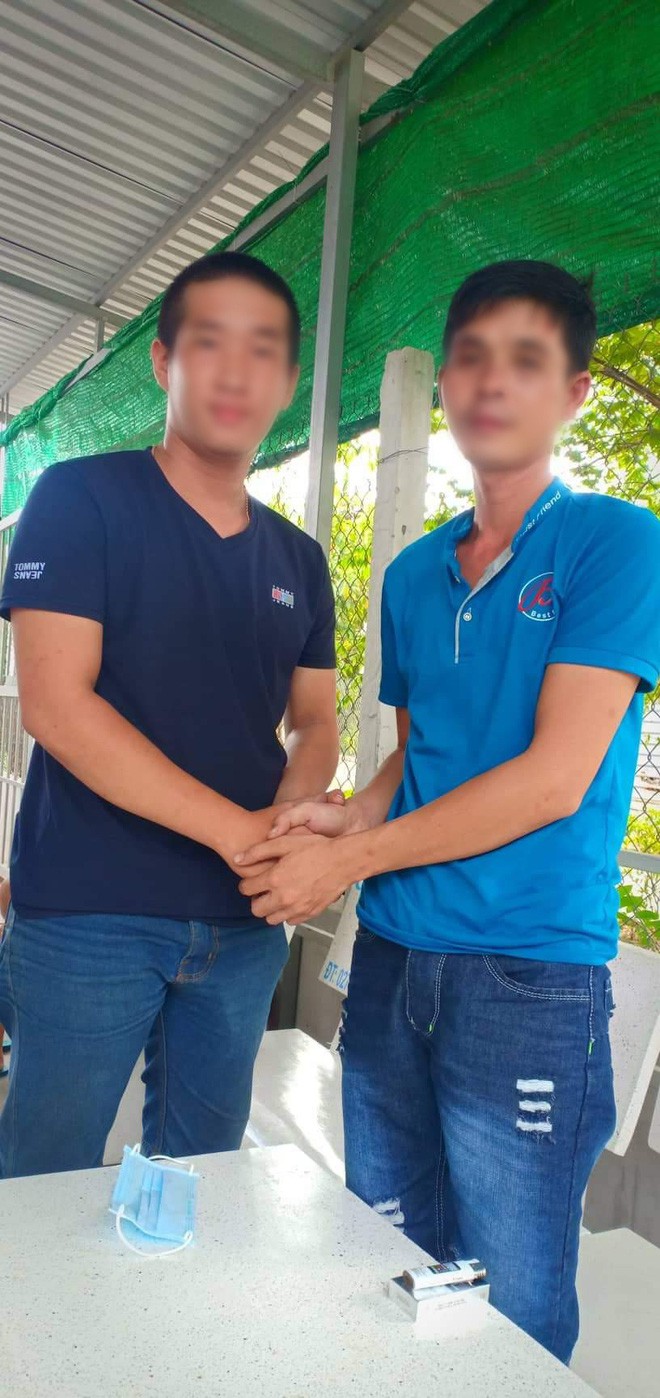 Nam thanh niên đến nhà xin lỗi ông bố say xỉn tát con nhỏ sau khi cùng dân mạng kéo đến dạy bảo trút giận - Ảnh 6. Nam thanh niên đến nhà xin lỗi ông bố say xỉn tát con nhỏ sau khi cùng dân mạng kéo đến dạy bảo trút giận - Ảnh 6.