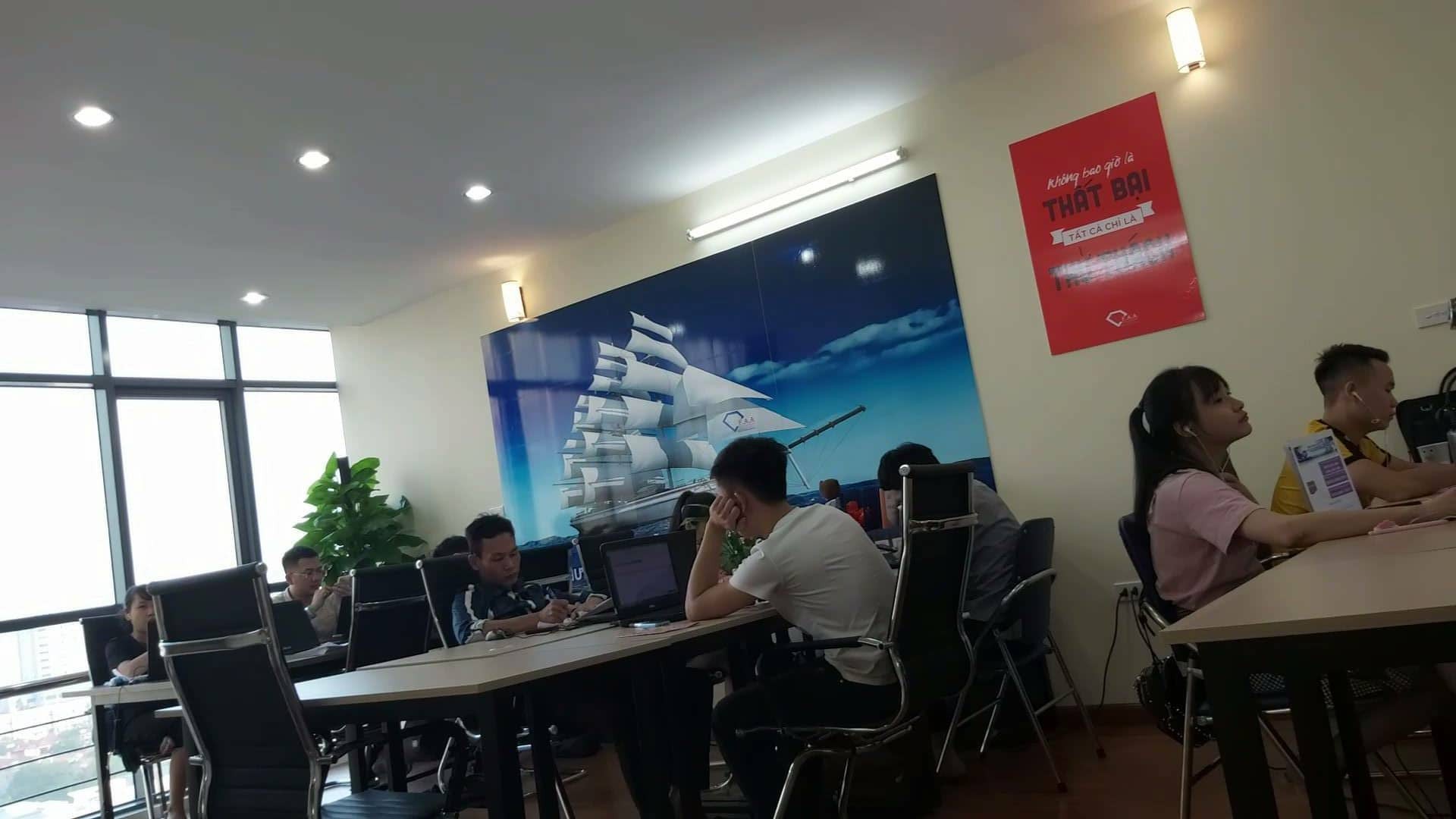 Phơi bày sự thật bên trong lớp học khởi nghiệp bằng “thần dược” giữa Hà Nội - Ảnh 2. Phơi bày sự thật bên trong lớp học khởi nghiệp bằng “thần dược” giữa Hà Nội - Ảnh 2.