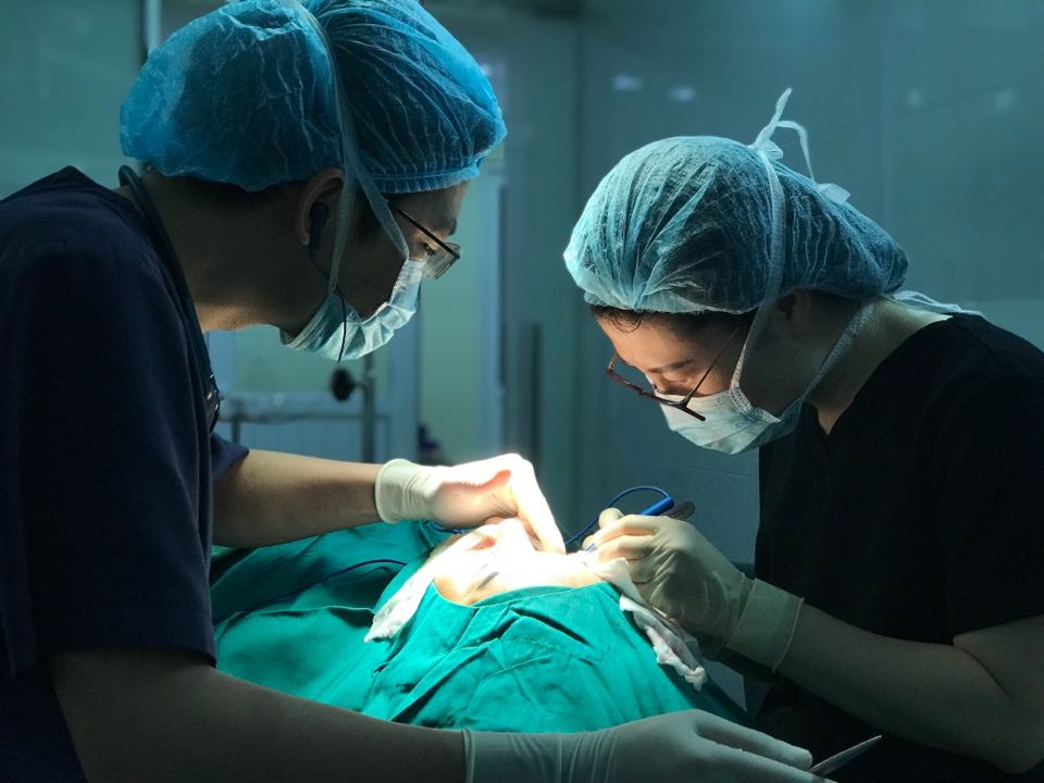 Khóc cả đời không ra nước mắt sau phẫu thuật “làm mắt long lanh” - Ảnh 1. Khóc cả đời không ra nước mắt sau phẫu thuật “làm mắt long lanh” - Ảnh 1.