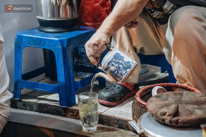 Chuyện chú lùn 65 tuổi ở phố cổ Hà Nội: Nói tiếng Anh lưu loát, chinh phục đỉnh Fansipan và 2 lần đặt chân lên nước Mỹ - Ảnh 3. Chuyện chú lùn 65 tuổi ở phố cổ Hà Nội: Nói tiếng Anh lưu loát, chinh phục đỉnh Fansipan và 2 lần đặt chân lên nước Mỹ - Ảnh 3.