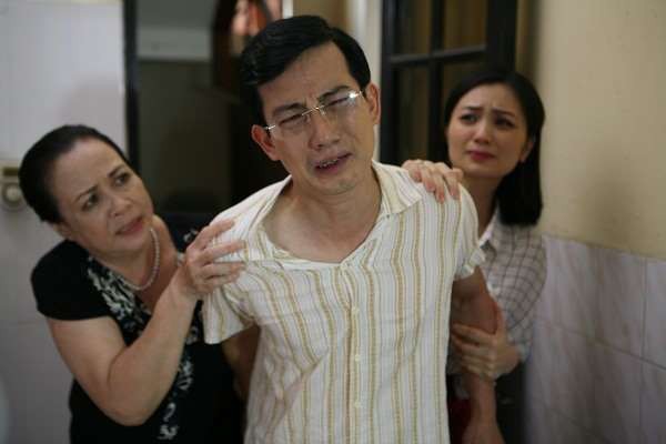 Hồng Quang Hoa hồng trên ngực trái: Gã chồng nhu nhược trên phim và cuộc sống bình yên bên người vợ đanh đá nhất màn ảnh Việt - Ảnh 1.