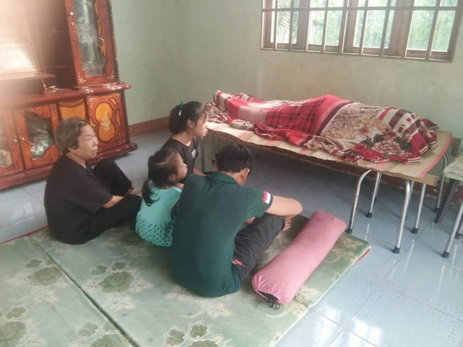 Quặn lòng cảnh 3 đứa con khóc ngất bên thi thể người mẹ sau tai nạn giao thông ở Đồng Nai - Ảnh 1. Quặn lòng cảnh 3 đứa con khóc ngất bên thi thể người mẹ sau tai nạn giao thông ở Đồng Nai - Ảnh 1.