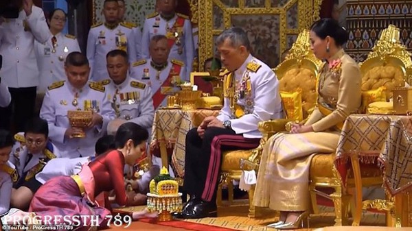 Hoàng hậu - người phụ nữ quyền lực khiến Hoàng quý phi bị phế truất, thất sủng trong mắt nhà vua Thái Lan - Ảnh 2.