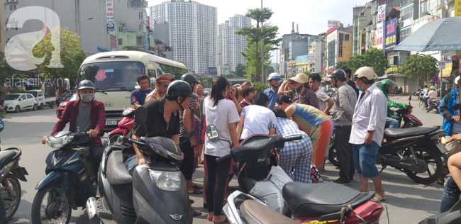 Hà Nội: Va chạm với xe máy khi qua đường, một phụ nữ lớn tuổi nguy kịch - Ảnh 4. Hà Nội: Va chạm với xe máy khi qua đường, một phụ nữ lớn tuổi nguy kịch - Ảnh 4.