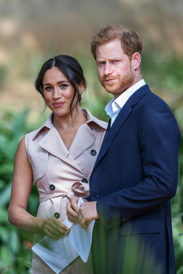 Kế hoạch đưa con trai rời khỏi hoàng gia Anh của Công nương Meghan Markle và Hoàng tử Harry - Ảnh 1.