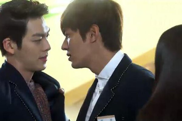 Cay cú vì người yêu và bạn thân cắm sừng, tôi day dứt khi biết sự thật phía sau - Ảnh 2. Cay cú vì người yêu và bạn thân cắm sừng, tôi day dứt khi biết sự thật phía sau - Ảnh 2.