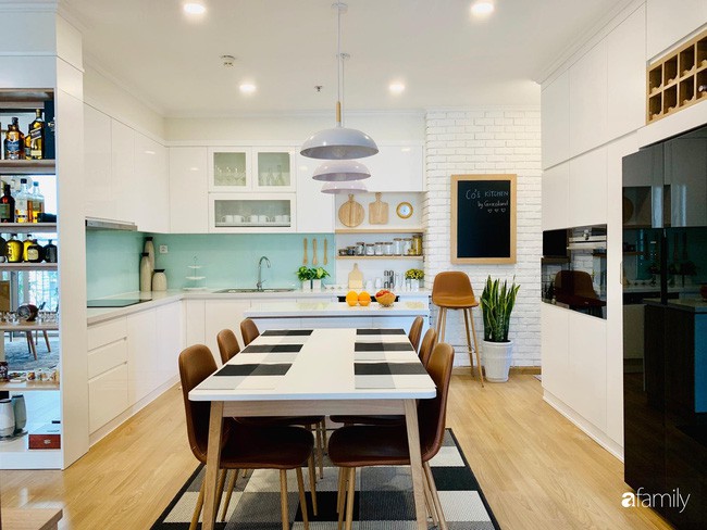 Bếp nhỏ nhưng rộng thênh thang nhờ bí quyết cất giấu đồ đạc khéo léo trong từng ngăn tủ của mẹ đảm Hà Nội - Ảnh 2. Bếp nhỏ nhưng rộng thênh thang nhờ bí quyết cất giấu đồ đạc khéo léo trong từng ngăn tủ của mẹ đảm Hà Nội - Ảnh 2.