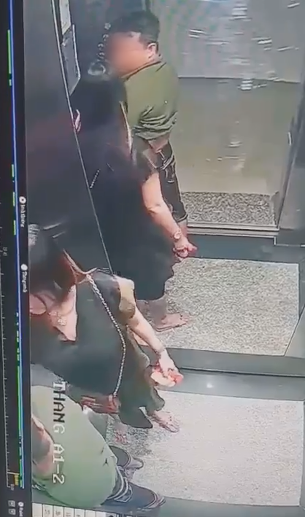 Bị camera ghi lại cảnh tiểu bậy trong thang máy gây bức xúc, người đàn ông đã đến chung cư để xin lỗi và nhờ gỡ clip - Ảnh 1.