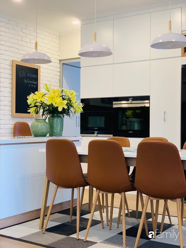 Bếp nhỏ nhưng rộng thênh thang nhờ bí quyết cất giấu đồ đạc khéo léo trong từng ngăn tủ của mẹ đảm Hà Nội - Ảnh 14. Bếp nhỏ nhưng rộng thênh thang nhờ bí quyết cất giấu đồ đạc khéo léo trong từng ngăn tủ của mẹ đảm Hà Nội - Ảnh 14.