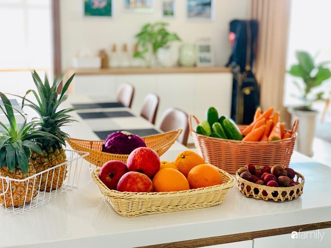 Bếp nhỏ nhưng rộng thênh thang nhờ bí quyết cất giấu đồ đạc khéo léo trong từng ngăn tủ của mẹ đảm Hà Nội - Ảnh 16. Bếp nhỏ nhưng rộng thênh thang nhờ bí quyết cất giấu đồ đạc khéo léo trong từng ngăn tủ của mẹ đảm Hà Nội - Ảnh 16.