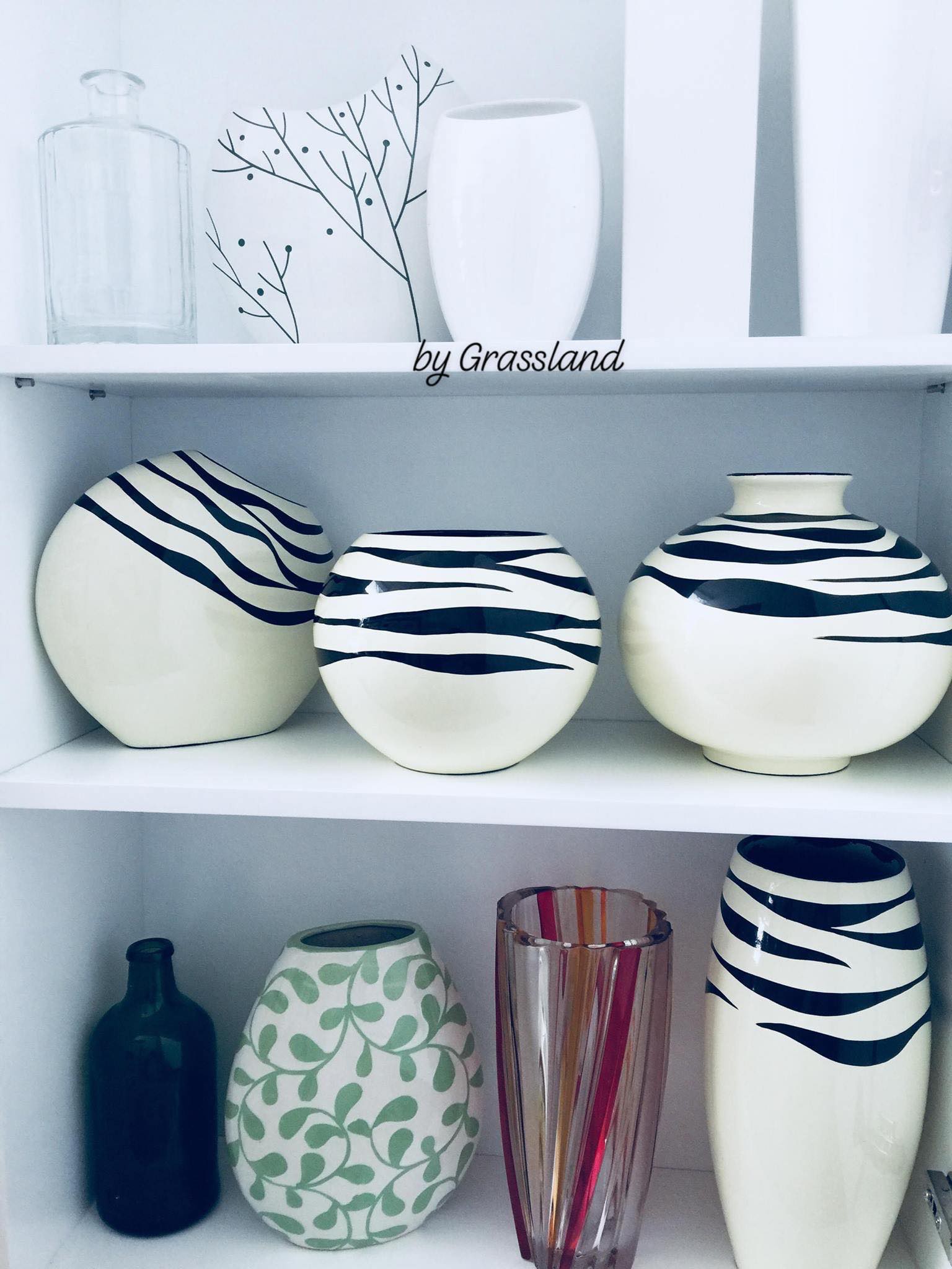 Bếp nhỏ nhưng rộng thênh thang nhờ bí quyết cất giấu đồ đạc khéo léo trong từng ngăn tủ của mẹ đảm Hà Nội - Ảnh 34. Bếp nhỏ nhưng rộng thênh thang nhờ bí quyết cất giấu đồ đạc khéo léo trong từng ngăn tủ của mẹ đảm Hà Nội - Ảnh 34.