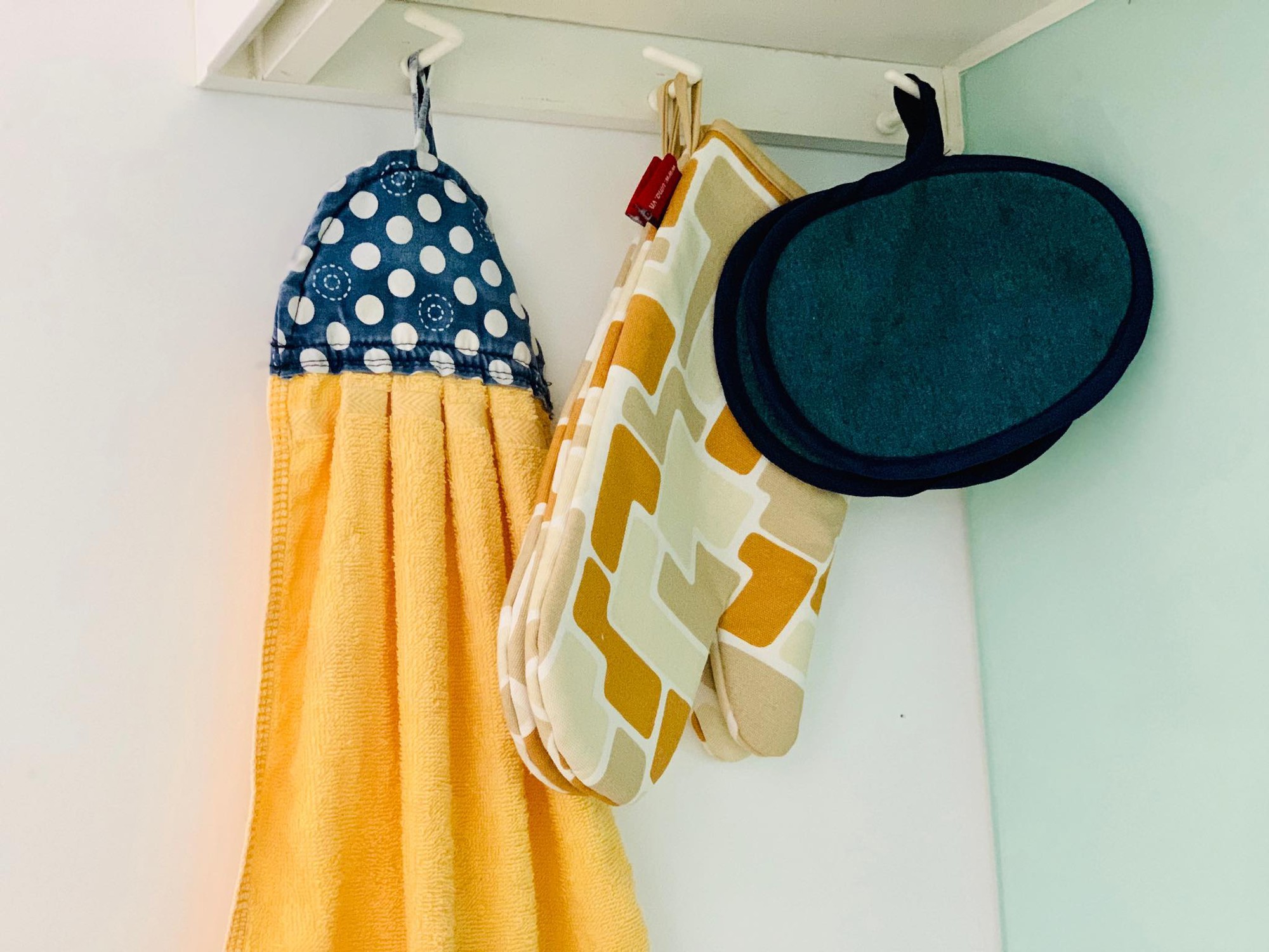 Bếp nhỏ nhưng rộng thênh thang nhờ bí quyết cất giấu đồ đạc khéo léo trong từng ngăn tủ của mẹ đảm Hà Nội - Ảnh 36. Bếp nhỏ nhưng rộng thênh thang nhờ bí quyết cất giấu đồ đạc khéo léo trong từng ngăn tủ của mẹ đảm Hà Nội - Ảnh 36.