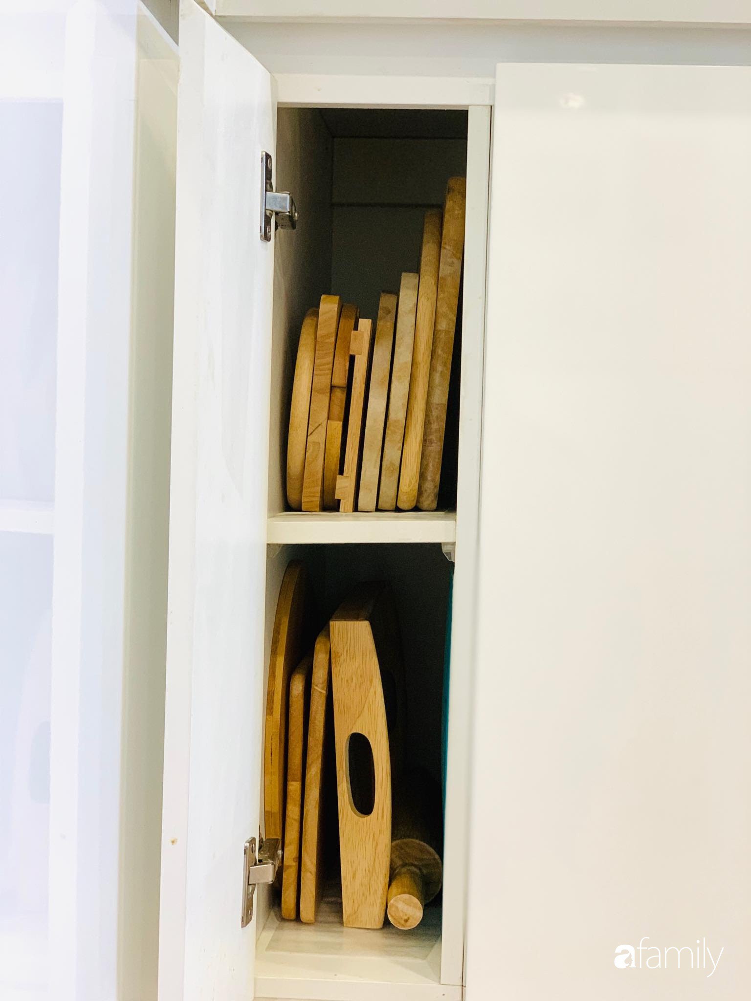 Bếp nhỏ nhưng rộng thênh thang nhờ bí quyết cất giấu đồ đạc khéo léo trong từng ngăn tủ của mẹ đảm Hà Nội - Ảnh 41. Bếp nhỏ nhưng rộng thênh thang nhờ bí quyết cất giấu đồ đạc khéo léo trong từng ngăn tủ của mẹ đảm Hà Nội - Ảnh 41.