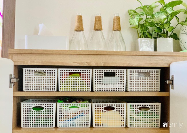 Bếp nhỏ nhưng rộng thênh thang nhờ bí quyết cất giấu đồ đạc khéo léo trong từng ngăn tủ của mẹ đảm Hà Nội - Ảnh 7. Bếp nhỏ nhưng rộng thênh thang nhờ bí quyết cất giấu đồ đạc khéo léo trong từng ngăn tủ của mẹ đảm Hà Nội - Ảnh 7.