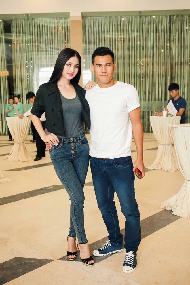 Nhan sắc mặn mòi của vợ cũ cầu thủ Phan Thanh Bình - Mỹ nhân vừa có cảnh nóng bạo liệt trong Tiếng sét trong mưa - Ảnh 4. Nhan sắc mặn mòi của vợ cũ cầu thủ Phan Thanh Bình - Mỹ nhân vừa có cảnh nóng bạo liệt trong Tiếng sét trong mưa - Ảnh 4.