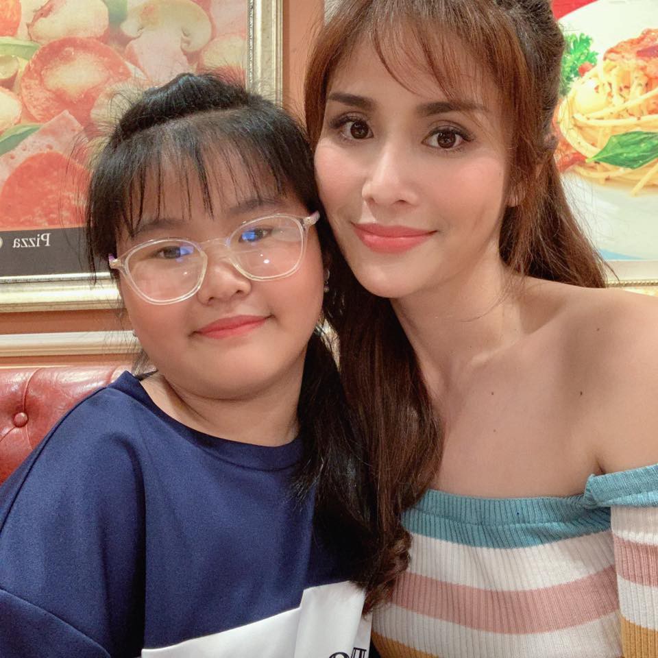 Nhan sắc mặn mòi của vợ cũ cầu thủ Phan Thanh Bình - Mỹ nhân vừa có cảnh nóng bạo liệt trong Tiếng sét trong mưa - Ảnh 6. Nhan sắc mặn mòi của vợ cũ cầu thủ Phan Thanh Bình - Mỹ nhân vừa có cảnh nóng bạo liệt trong Tiếng sét trong mưa - Ảnh 6.