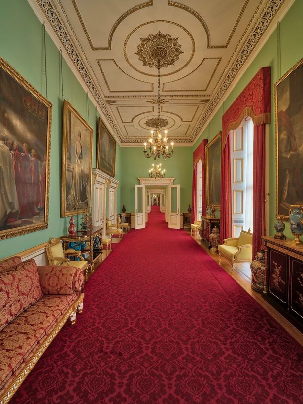 Bất ngờ với thói quen giản dị của Nữ hoàng Anh dù sống trong cung điện hơn 700 phòng - Ảnh 12.