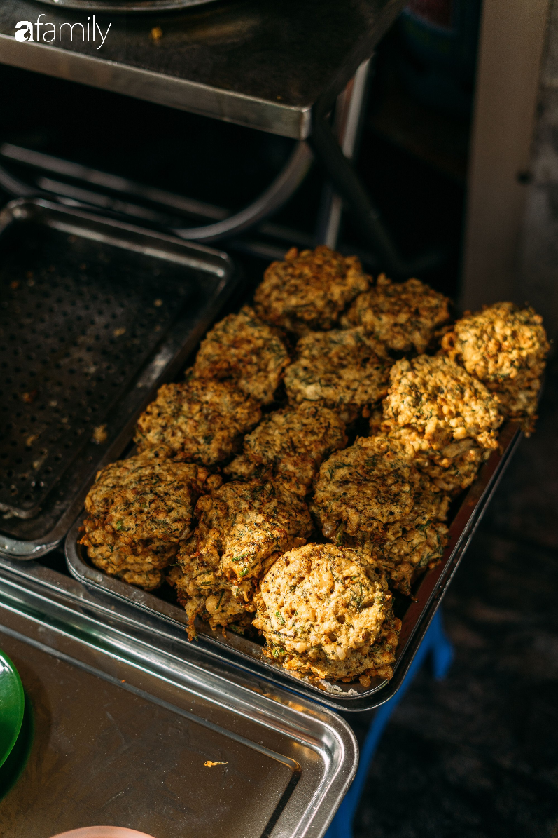 Rươi - báu vật ruộng đồng và văn hóa đi ăn rươi đi mỗi khi lạnh trời của người Hà Nội - Ảnh 22. Rươi - báu vật ruộng đồng và văn hóa đi ăn rươi đi mỗi khi lạnh trời của người Hà Nội - Ảnh 22.