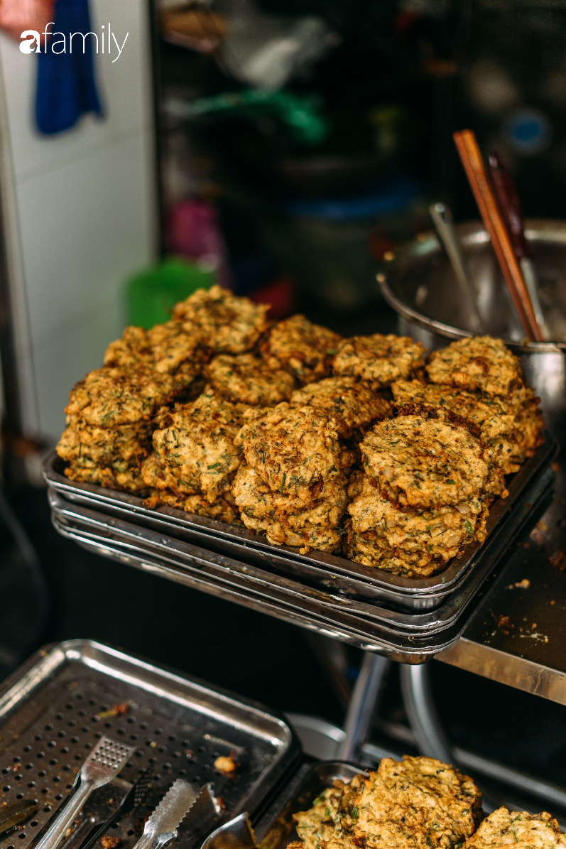 Rươi - báu vật ruộng đồng và văn hóa đi ăn rươi đi mỗi khi lạnh trời của người Hà Nội - Ảnh 23. Rươi - báu vật ruộng đồng và văn hóa đi ăn rươi đi mỗi khi lạnh trời của người Hà Nội - Ảnh 23.