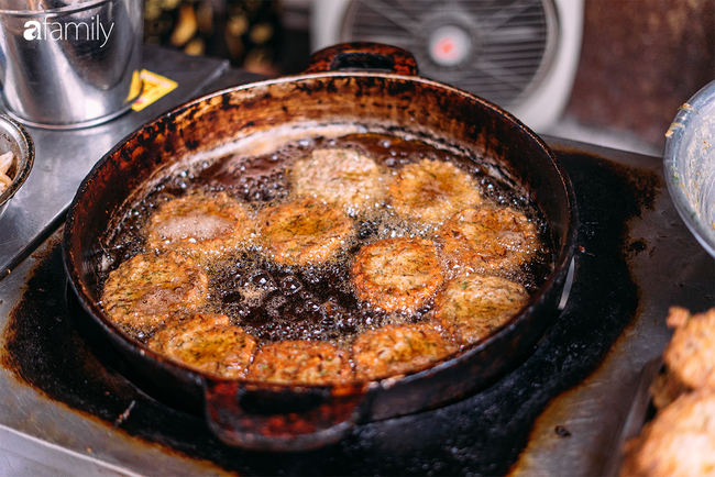 Rươi - báu vật ruộng đồng và văn hóa đi ăn rươi đi mỗi khi lạnh trời của người Hà Nội - Ảnh 26. Rươi - báu vật ruộng đồng và văn hóa đi ăn rươi đi mỗi khi lạnh trời của người Hà Nội - Ảnh 26.