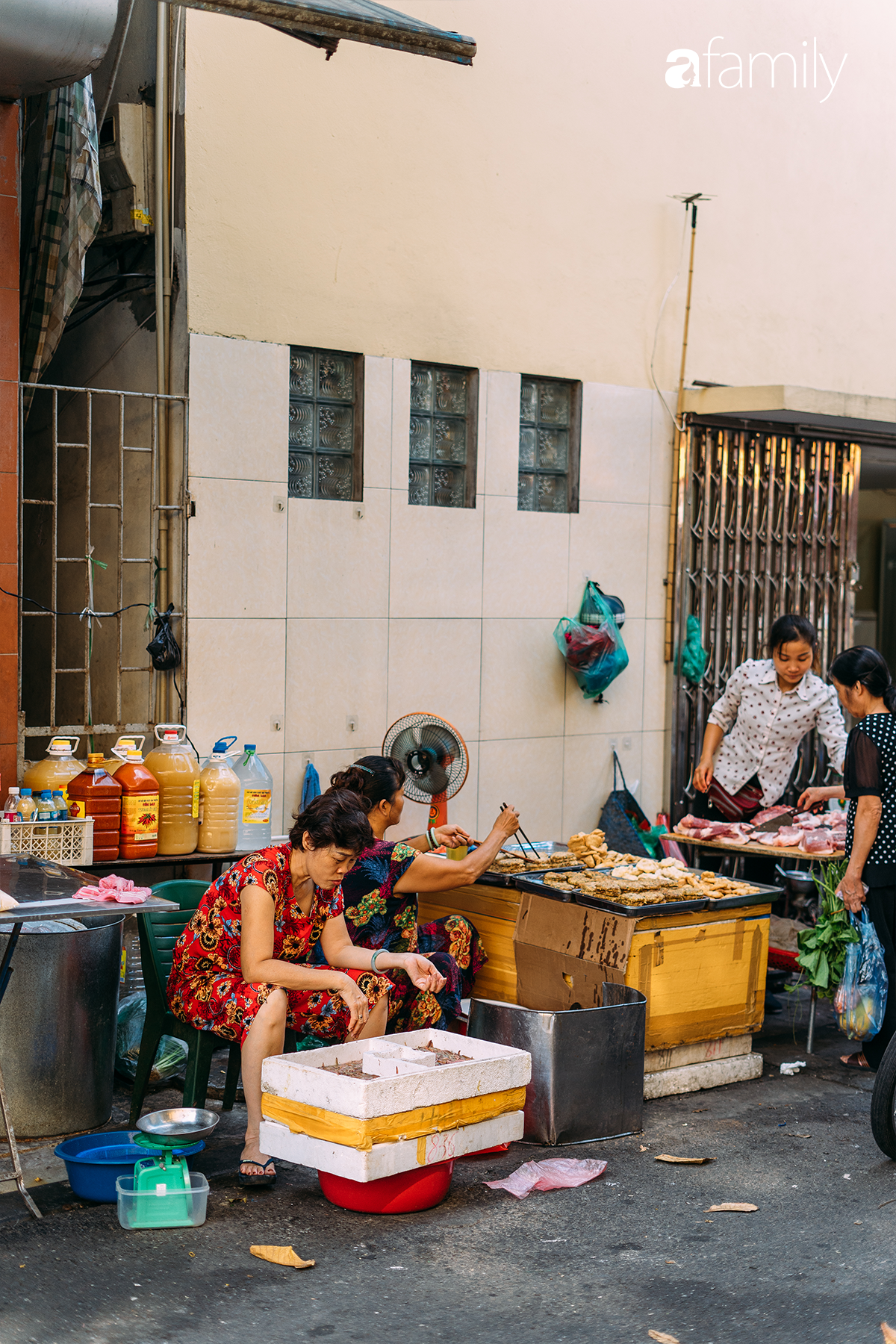 Rươi - báu vật ruộng đồng và văn hóa đi ăn rươi đi mỗi khi lạnh trời của người Hà Nội - Ảnh 5. Rươi - báu vật ruộng đồng và văn hóa đi ăn rươi đi mỗi khi lạnh trời của người Hà Nội - Ảnh 5.