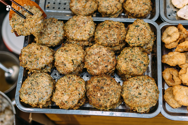 Rươi - báu vật ruộng đồng và văn hóa đi ăn rươi đi mỗi khi lạnh trời của người Hà Nội - Ảnh 7. Rươi - báu vật ruộng đồng và văn hóa đi ăn rươi đi mỗi khi lạnh trời của người Hà Nội - Ảnh 7.