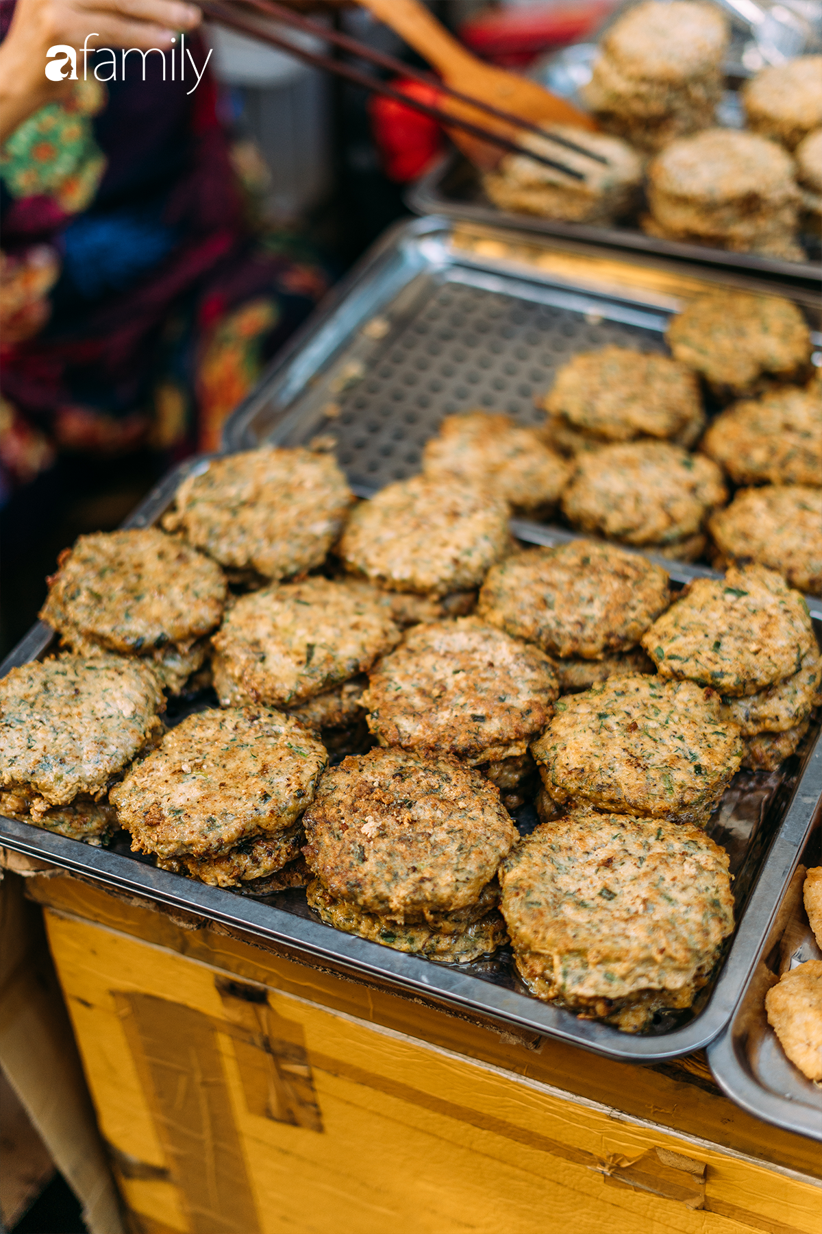 Rươi - báu vật ruộng đồng và văn hóa đi ăn rươi đi mỗi khi lạnh trời của người Hà Nội - Ảnh 8. Rươi - báu vật ruộng đồng và văn hóa đi ăn rươi đi mỗi khi lạnh trời của người Hà Nội - Ảnh 8.