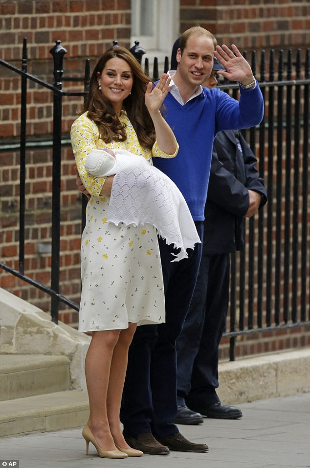 Một loạt dấu hiệu phản chủ cho thấy Công nương Kate có thể đã nhờ người mang thai hộ  - Ảnh 5.