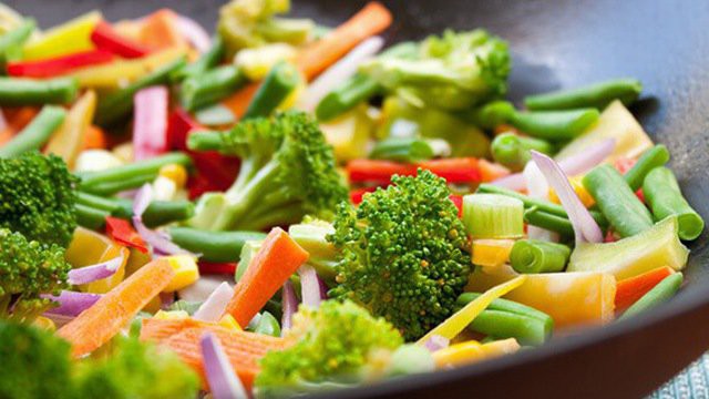 Cách ăn rau tưởng lành mạnh, nhiều người thích hóa ra có thể phá hoại cơ thể  - Ảnh 1.