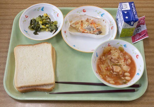 Bữa trưa trong các trường học Nhật Bản  - Ảnh 1.