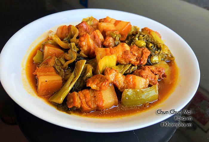  Thịt ba chỉ kho dưa cải chua khiến cơm nấu bao nhi&ecirc;u cũng hết  - Ảnh 6.