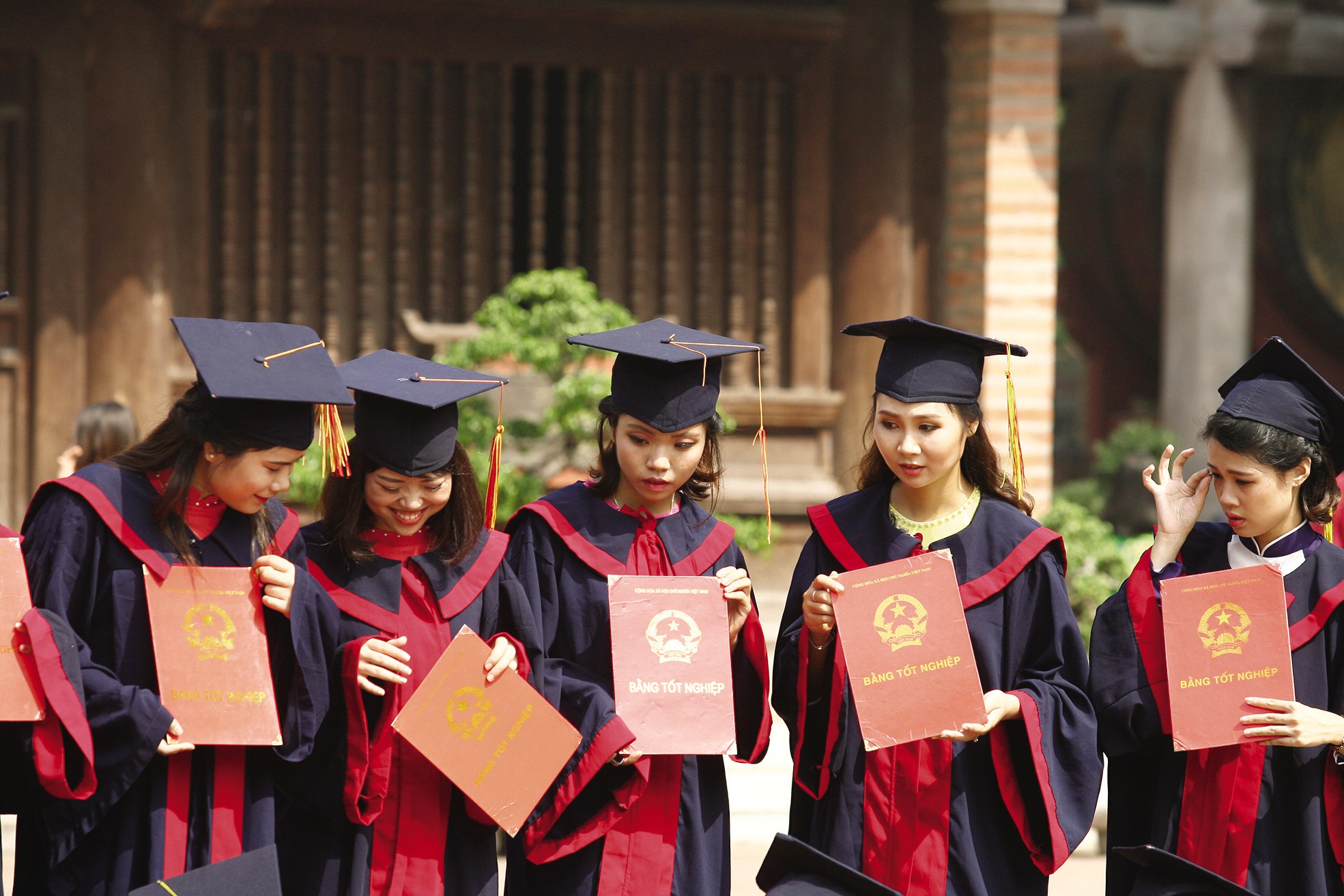 Bỏ ghi loại hình, xếp loại trên bằng đại học: Giỏi, dốt sẽ “cá mè một lứa”? - Ảnh 1. Bỏ ghi loại hình, xếp loại trên bằng đại học: Giỏi, dốt sẽ “cá mè một lứa”? - Ảnh 1.