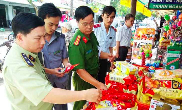 Hà Nội mở rộng thanh tra an toàn thực phẩm: Cơ sở liên tục đóng cửa “né” đoàn sẽ cho dừng hoạt động - Ảnh 1. Hà Nội mở rộng thanh tra an toàn thực phẩm: Cơ sở liên tục đóng cửa “né” đoàn sẽ cho dừng hoạt động - Ảnh 1.