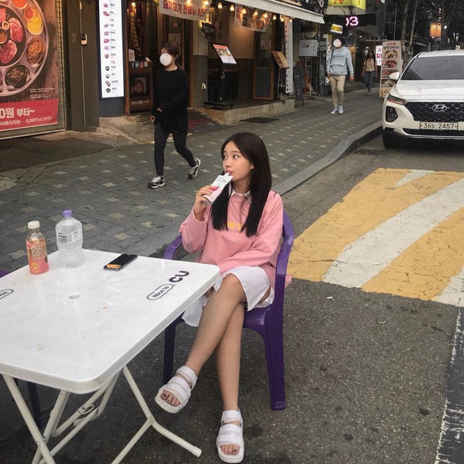 Để sắm đồ từ bây giờ mà sang năm mặc vẫn mốt, đây là 4 món bạn nên tậu và 4 món nên cất - Ảnh 6. Để sắm đồ từ bây giờ mà sang năm mặc vẫn mốt, đây là 4 món bạn nên tậu và 4 món nên cất - Ảnh 6.