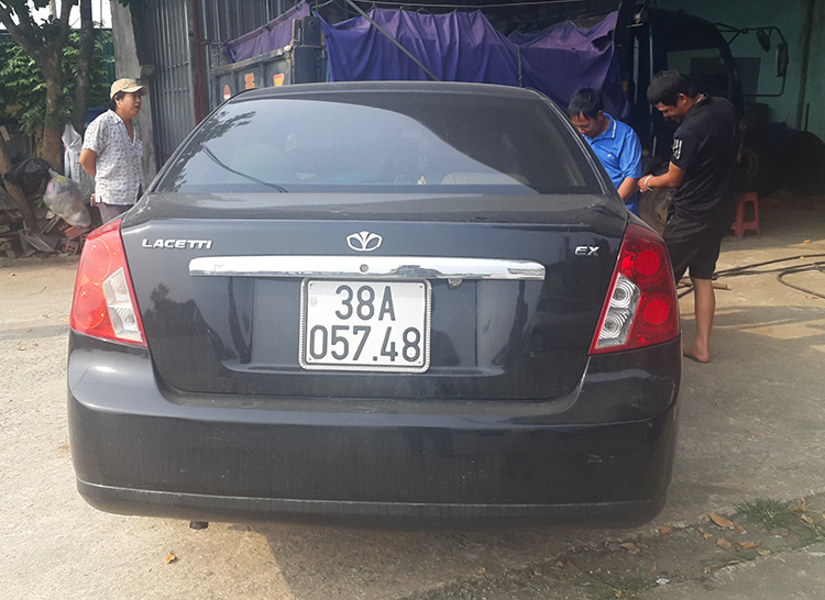 Tài xế lái ôtô bỏ chạy sau khi gây tai nạn - Ảnh 3.