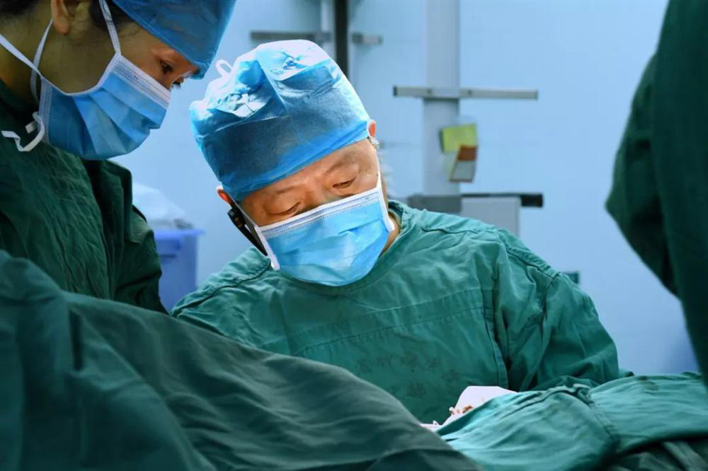 2 chị em ruột tự phát hiện ung thư vú nhờ 1 việc đơn giản, đến bác sĩ cũng phải khen ngợi và khuyên mọi người học theo - Ảnh 2.