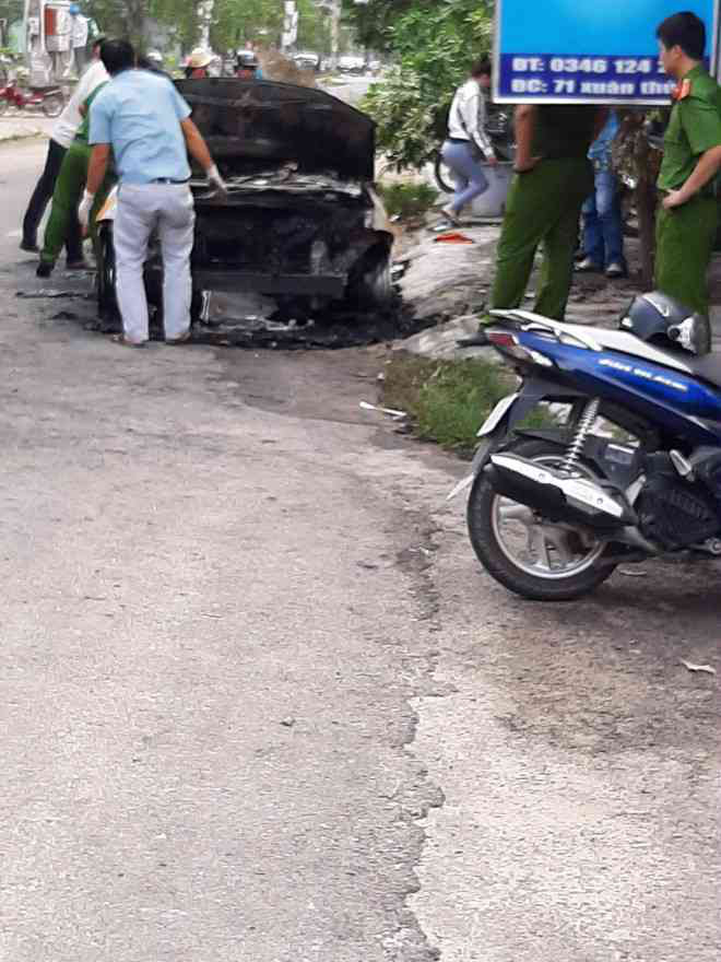 Mượn xe chưa kịp trả, Huyndai nửa tỉ đồng cháy rụi trong đêm - Ảnh 2. Mượn xe chưa kịp trả, Huyndai nửa tỉ đồng cháy rụi trong đêm - Ảnh 2.