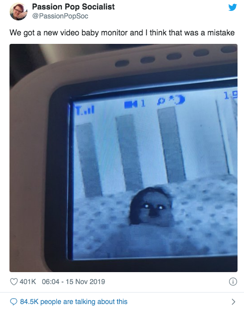 Lắp camera phòng ngủ của con nhỏ, bố mẹ hoảng hồn khi nhìn thấy hình ảnh máy quay thu được - Ảnh 1.
