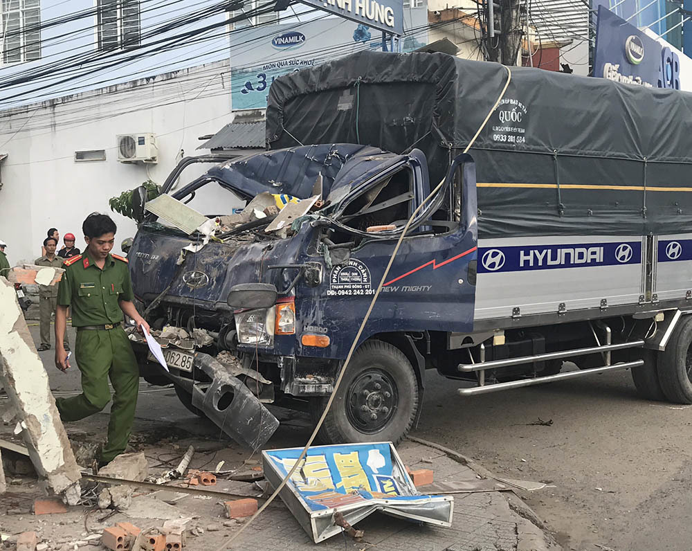 Xe tải lao vào hàng phở, nữ chủ quán chết thảm - Ảnh 3. Xe tải lao vào hàng phở, nữ chủ quán chết thảm - Ảnh 3.