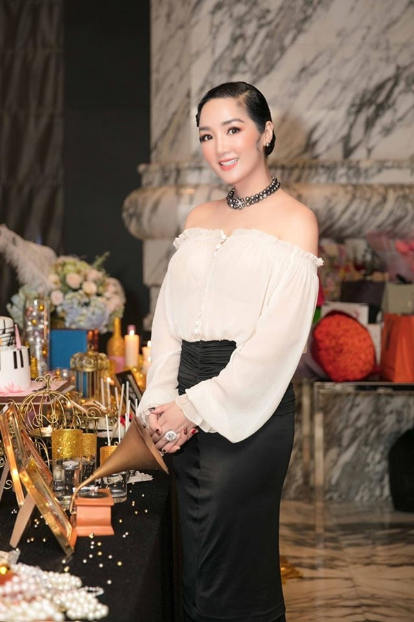 Bạn gái xinh đẹp của Chi Bảo lộng lẫy dự sinh nhật Hoa hậu Giáng My - Ảnh 2.