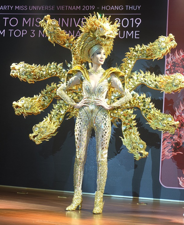 Nối gót trang phục “Bánh mì”, Hoàng Thùy đem quốc phục “Café phin sữa đá” đến Miss Universe 2019 - Ảnh 3.