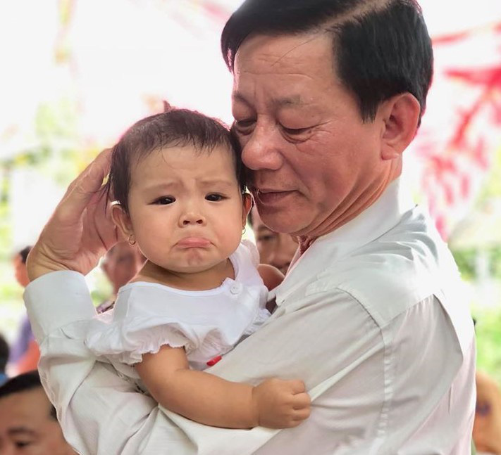 Vợ của Trung úy công an tử nạn lúc truy đuổi trộm: “Từ ngày cha mất, bé không chịu ngủ, cứ khóc liên tục” - Ảnh 3. Vợ của Trung úy công an tử nạn lúc truy đuổi trộm: “Từ ngày cha mất, bé không chịu ngủ, cứ khóc liên tục” - Ảnh 3.