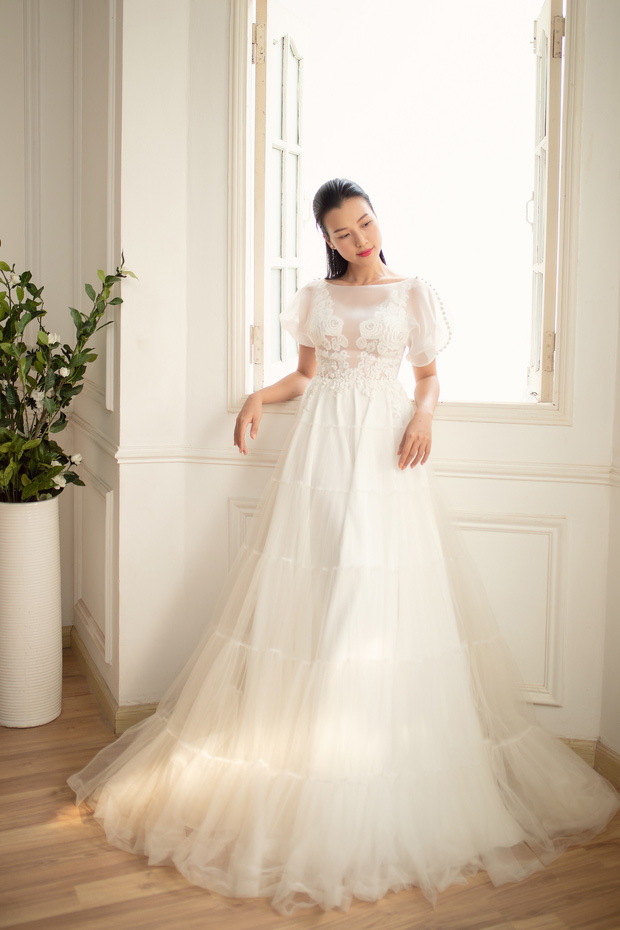 Vài ngày trước đám cưới, Hoàng Oanh một mình đi thử váy cưới nhưng vẫn khiến người hâm mộ xao xuyến vì quá đẹp - Ảnh 8.