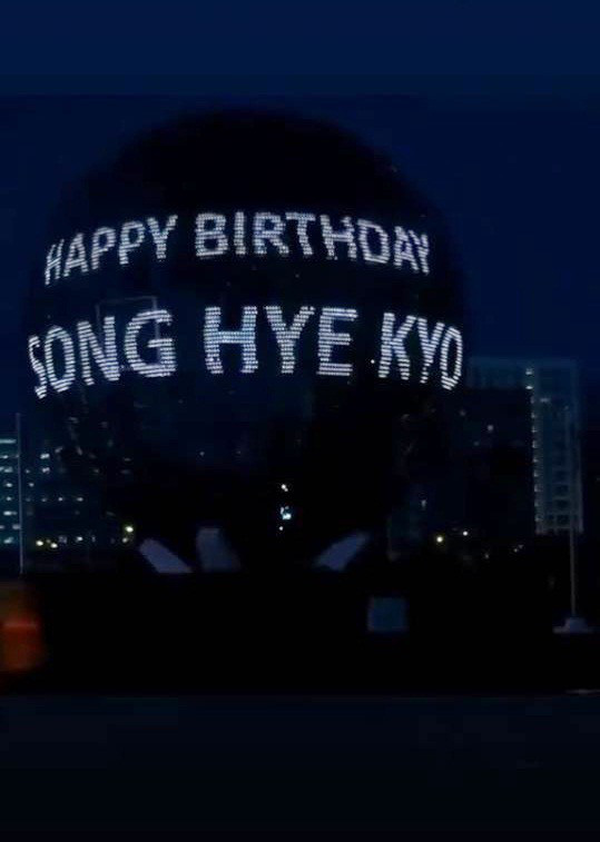 Song Hye Kyo giản dị đón sinh nhật tuổi 38 nhưng hình ảnh gợi cảm mới là điểm nhấn gây chú ý - Ảnh 7.