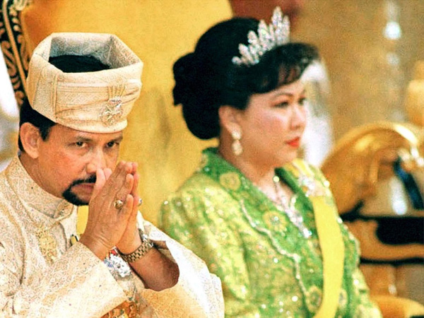 Điều ít biết về 3 bà vợ của Quốc vương Brunei - người sở hữu khối tài sản khổng lồ cùng tòa nhà dát vàng lóa mắt - Ảnh 3.